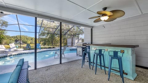 Stunning Lake House w Heated Pool Ping Pong! House in Lutz