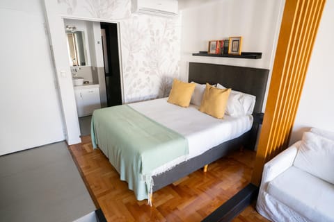Bed, Photo of the whole room, Bedroom