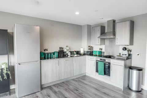 Coffee/tea facilities, Kitchen or kitchenette, dishwasher, microwave, oven, stove, toaster