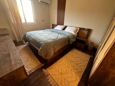 Bedroom, air conditioner