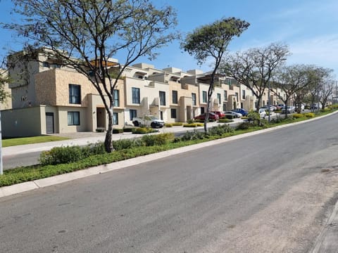 Montejo 2 House in Santiago de Queretaro