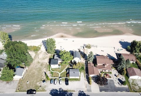 Beach Club of Oscoda - All 4 Beachfront Cottages House in Oscoda Township