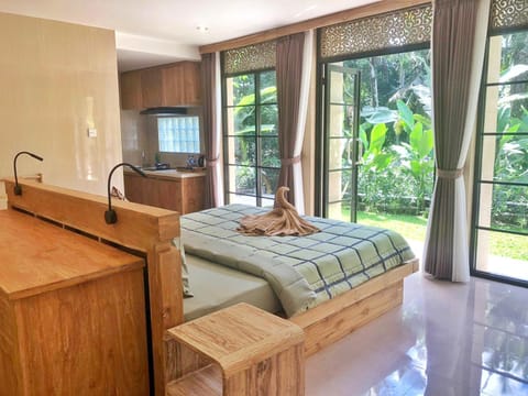 Studio coco non ac in ubud, pvt kitchen by iLys C Apartment in Sukawati