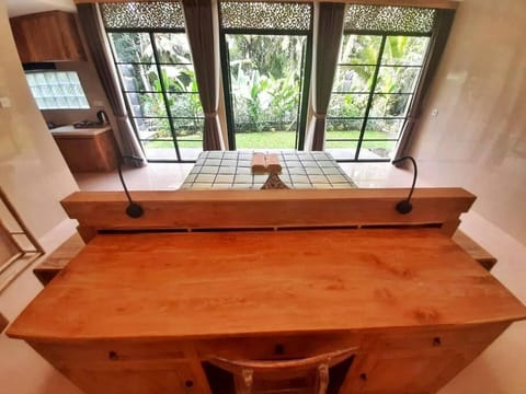 Studio coco non ac in ubud, pvt kitchen by iLys C Apartment in Sukawati