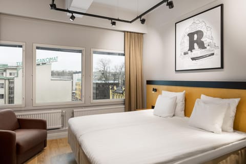 Bed, TV and multimedia, Coffee/tea facilities, Bedroom, City view, flat iron, hair dryier, safe, wardrobe, air conditioner