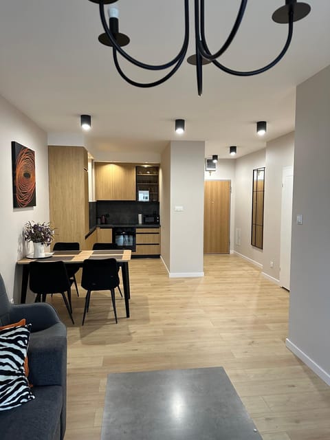 TV and multimedia, Kitchen or kitchenette, Living room, Seating area, Dining area
