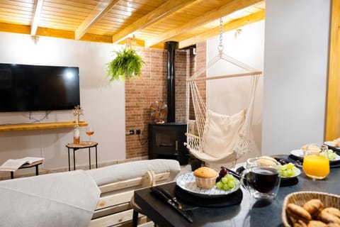 TV and multimedia, Seating area, Breakfast, Breakfast, Drinks