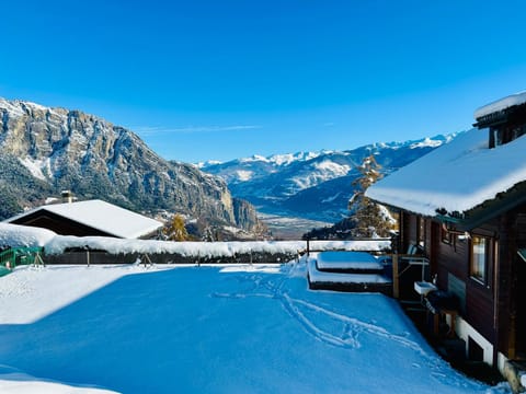 Property building, Day, Natural landscape, Winter, Mountain view