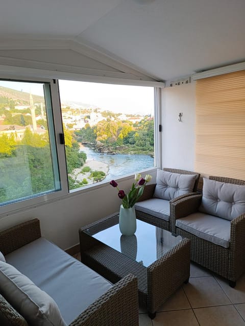 View (from property/room), Balcony/Terrace, River view