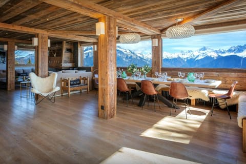 Day, Seating area, Dining area, Mountain view