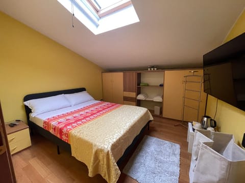 Bed, TV and multimedia, Photo of the whole room, Bedroom, wardrobe