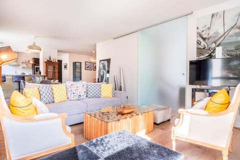 Communal lounge/ TV room, Living room