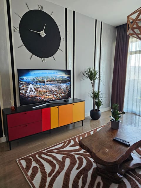 TV and multimedia, Living room, Seating area, Evening entertainment