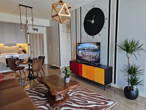 Communal lounge/ TV room, TV and multimedia, Kitchen or kitchenette, Living room, Seating area, Dining area