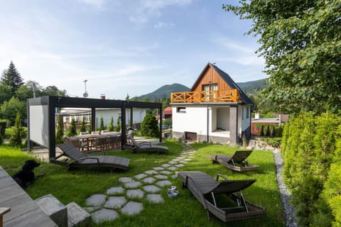 Property building, Patio, Garden, Garden, Balcony/Terrace, Mountain view