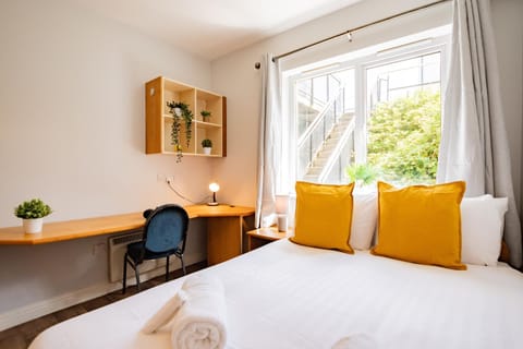 84 - Three Bed Apt by Shortstays Apartment in Galway