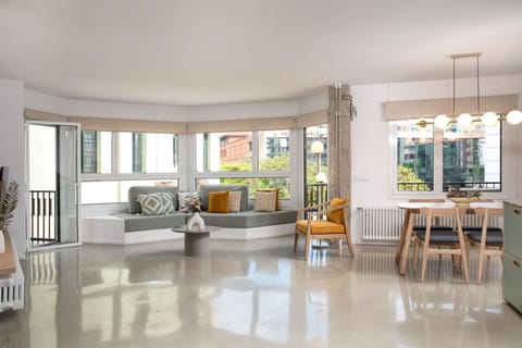 Living room, Seating area, Dining area