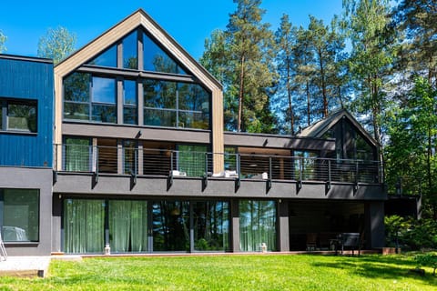 Property building, Garden, Balcony/Terrace, Garden view
