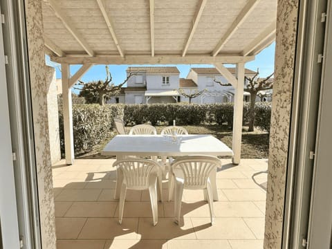 Patio, Garden, Garden, View (from property/room), Balcony/Terrace, Dining area, Garden view, Garden view