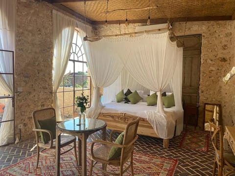 Bed, Photo of the whole room, Seating area, Bedroom