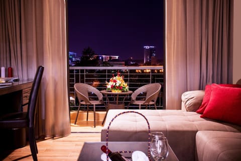 Balcony/Terrace, On site, City view, Pool view, Street view