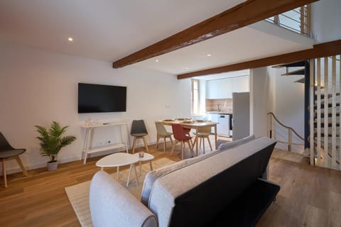 Communal lounge/ TV room, TV and multimedia, Kitchen or kitchenette, Living room, Seating area