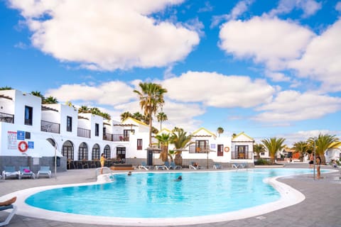 Pool view, Swimming pool, sunbed
