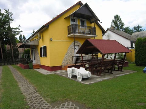 Property building, Summer, Garden