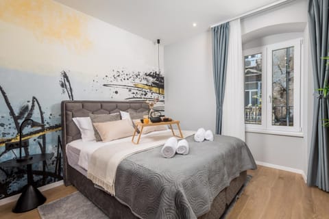 Bed, Photo of the whole room, towels
