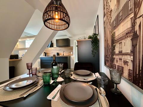 Kitchen or kitchenette, Seating area, Dining area
