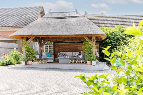 Communal lounge/ TV room, Lounge or bar, Garden view, Inner courtyard view