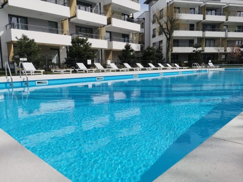 Property building, Day, Pool view, Swimming pool, sunbed