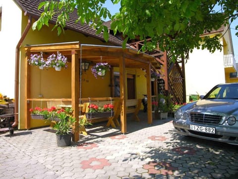 Property building, Summer, Parking