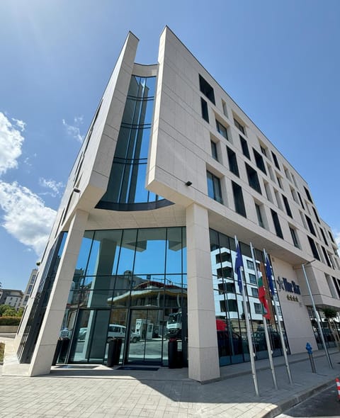 Property building, Day, Location, Parking