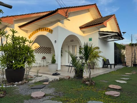 Property building, Day, Garden, Garden view