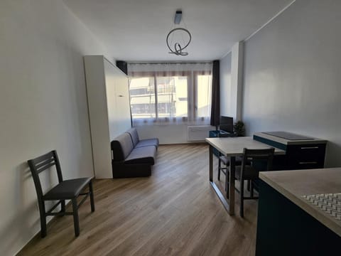 Kitchen or kitchenette, Seating area