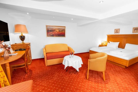 Bed, Living room, Photo of the whole room, Seating area, Bedroom