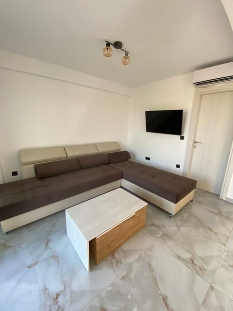 Communal lounge/ TV room, TV and multimedia, Living room