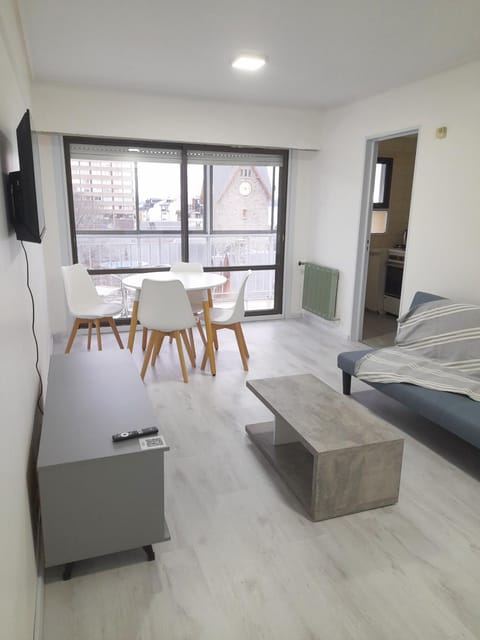 Communal lounge/ TV room, TV and multimedia, Photo of the whole room, Seating area, Dining area, Bedroom