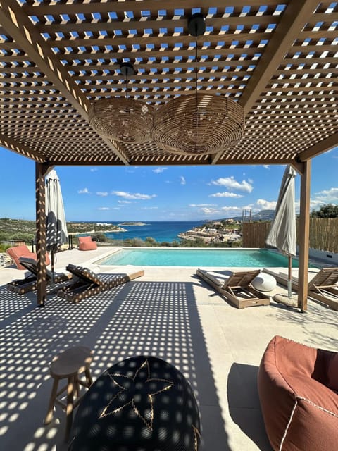 Day, Natural landscape, View (from property/room), Balcony/Terrace, Living room, Beach, Pool view, Sea view, Swimming pool, sunbed