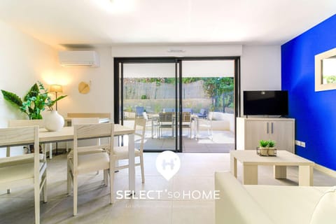 TV and multimedia, Living room, Seating area, Dining area