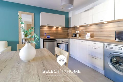 Kitchen or kitchenette, dishwasher, oven, stove, toaster, washing machine