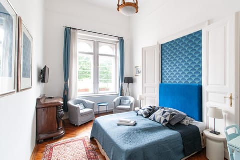 Communal lounge/ TV room, Bed, Living room, Bedroom