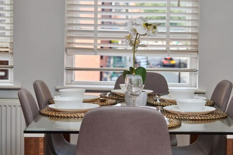 Central Leeds 3 Bedroom Flat Apartment in Leeds