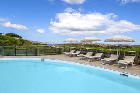 Pool view, Swimming pool, sunbed