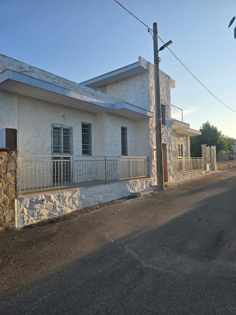 Property building, Day, Neighbourhood, Street view