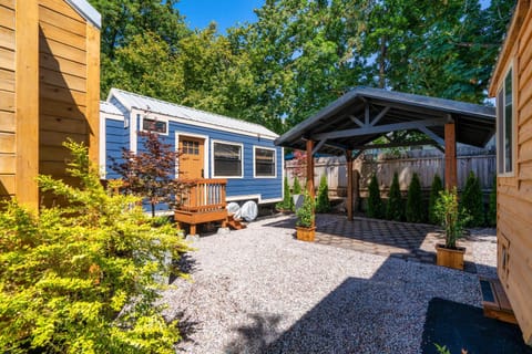 Stay Portland - Restored Farmhouse & Backyard Tiny House Village House in Portland