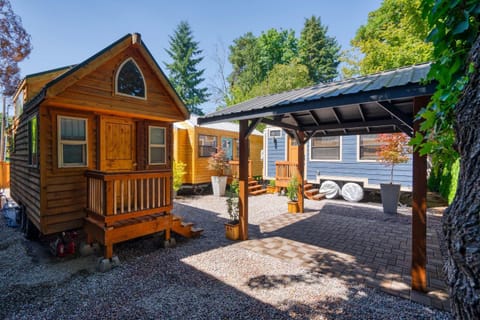 Stay Portland - Restored Farmhouse & Backyard Tiny House Village House in Portland