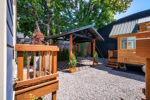 Stay Portland - Restored Farmhouse & Backyard Tiny House Village House in Portland