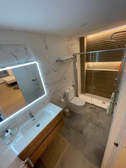 Shower, Toilet, Bathroom